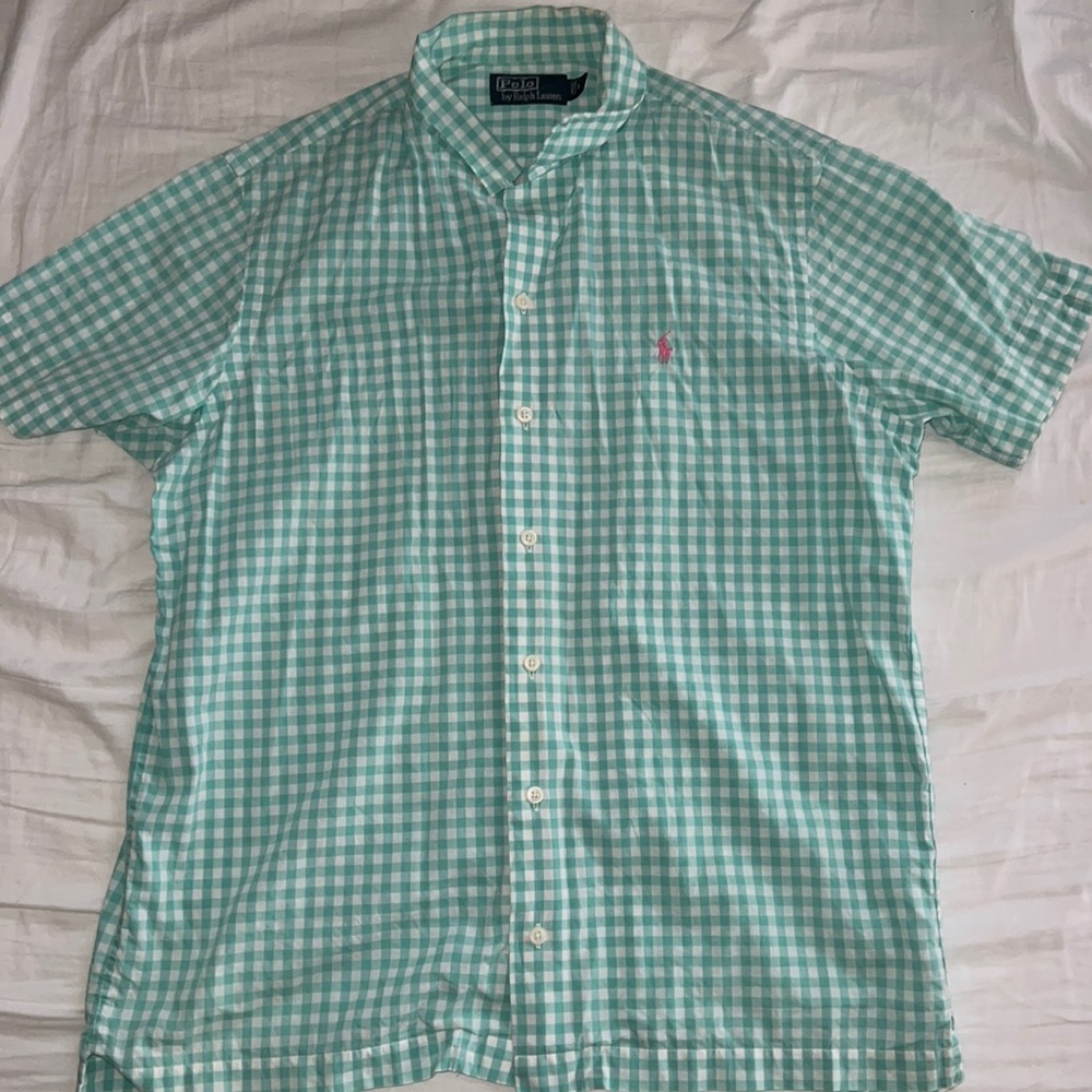 Men’s short sleeve button up shirt size large